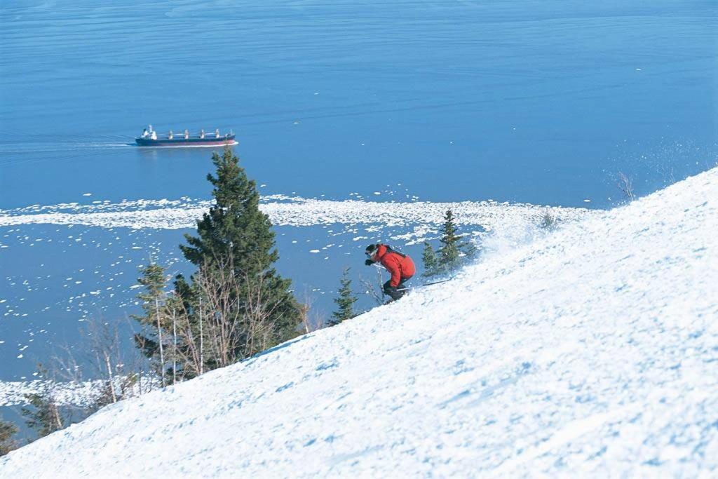 L'Auberge Sainte-Anne - Ski, Spa Et Basilique Villa Luaran gambar